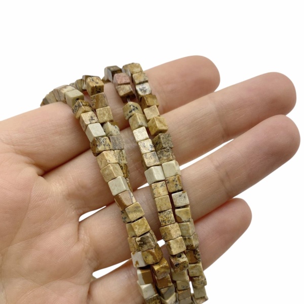 Яшма пейзажная, кубик грань 4 мм, нить 37 см HP.В1.28
