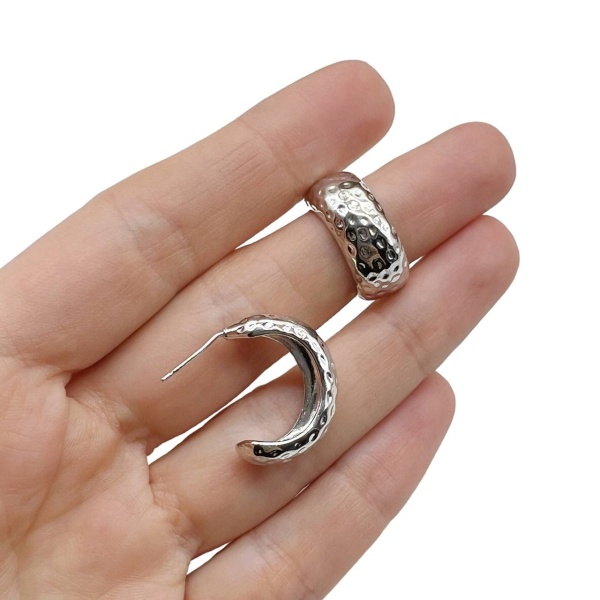 Серьги полукольца, серебристые, 23х9 мм, 16.55