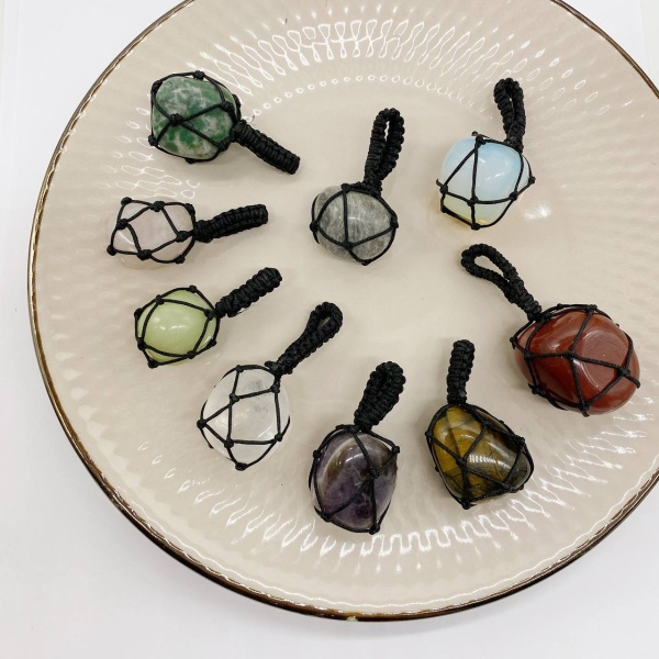 Подвеска Белый опал оплетенный, черный